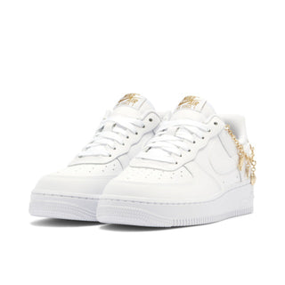 Białe Nike Air Force 1 Low LX Lucky Charms ze złotym łańcuszkiem - DD1525-100