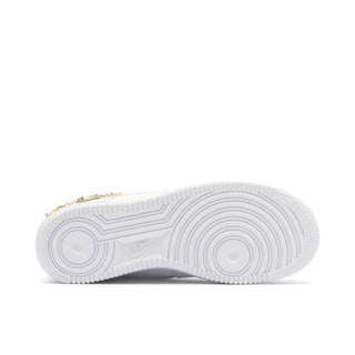 Białe Nike Air Force 1 Low LX Lucky Charms ze złotym łańcuszkiem - DD1525-100